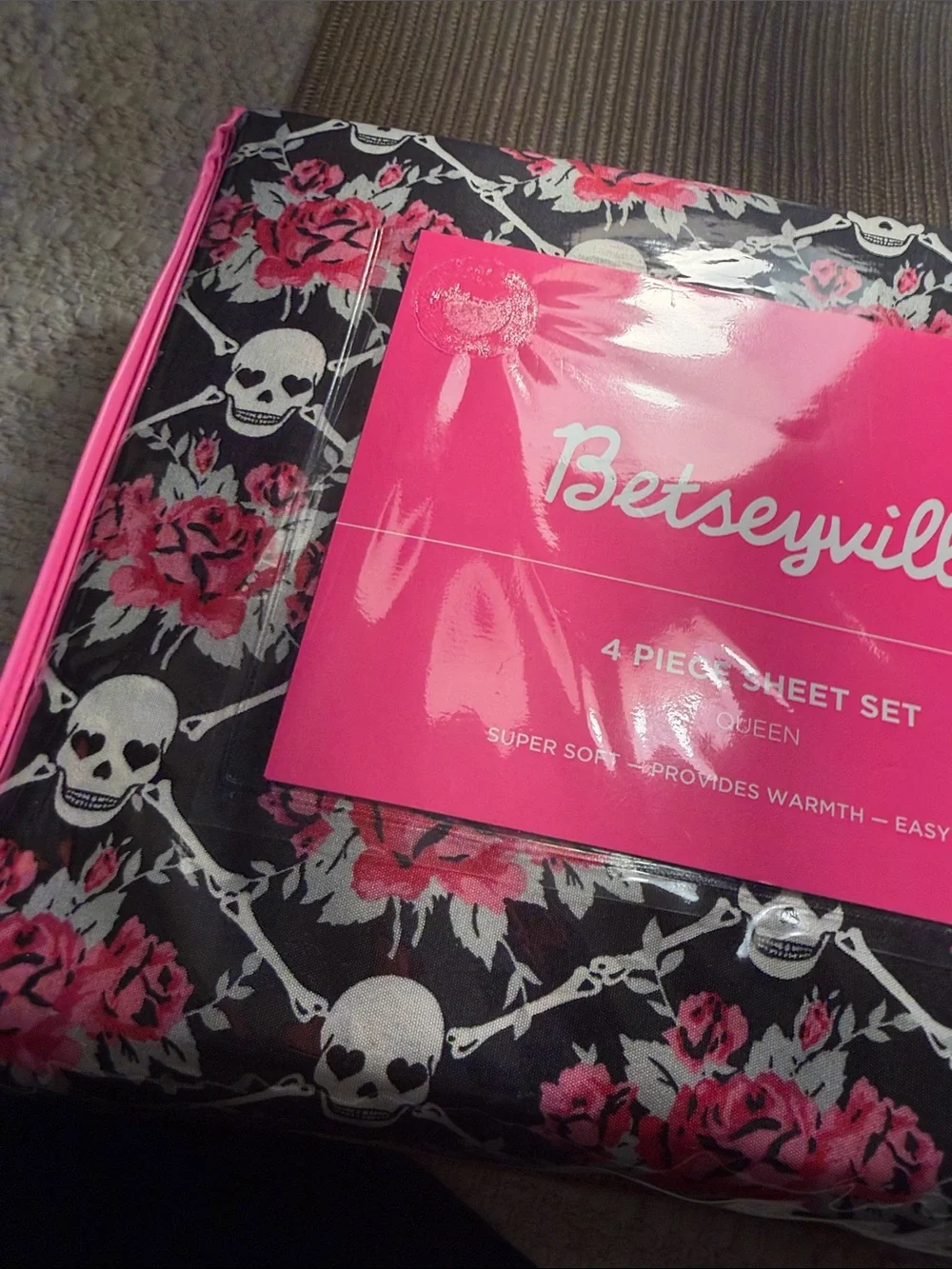 Betseyville by Betsey Johnson Queen 4 Piece Sheet Set Skull Floral Pink Black